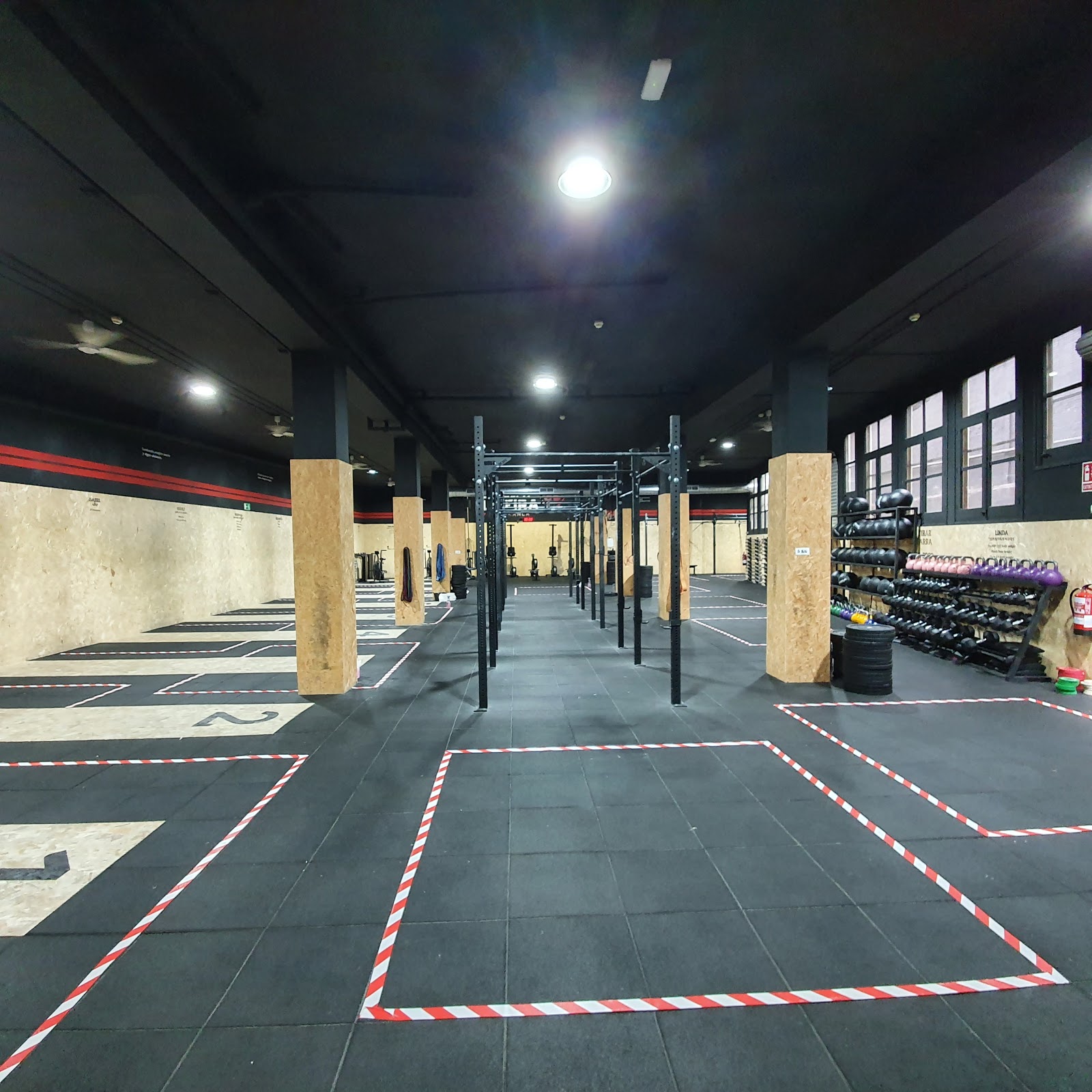 Photo de la salle de sport CrossFit La Fira à Pg. de la Zona Franca, 220, Sants-Montjuïc, 08038 Barcelona, Spain